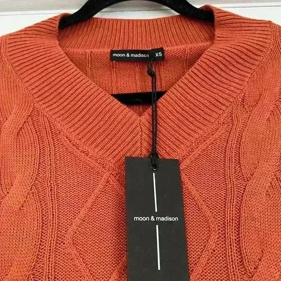 Moon & Madison Knitted Sweater Vest - Picture 2 of 7